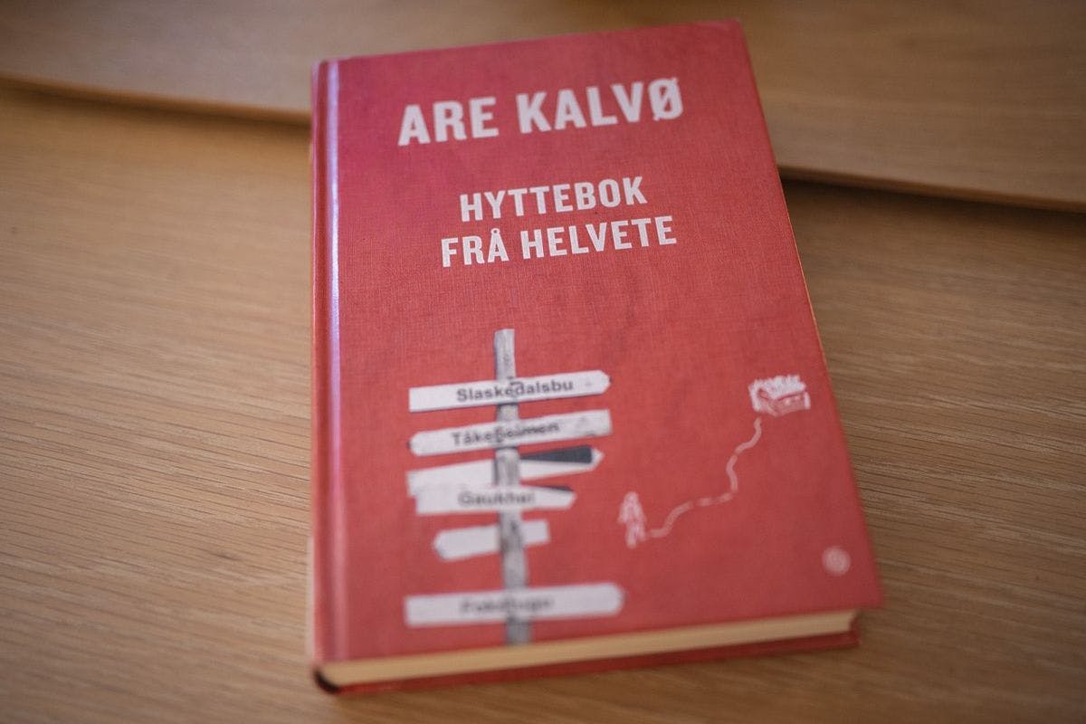 Bokanmeldelse: Hyttebok frå Helvete av Are Kalvø